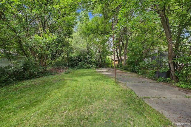 6539 Greenview Avenue, Detroit, MI 48228