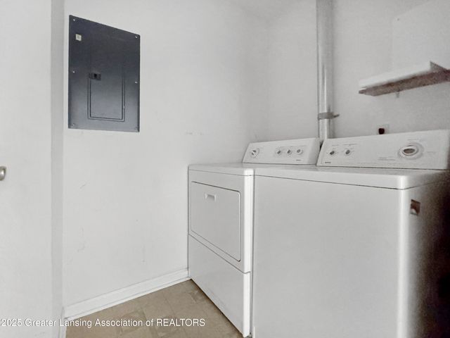 322 Pere Marquette Drive 15, Lansing, MI 48912