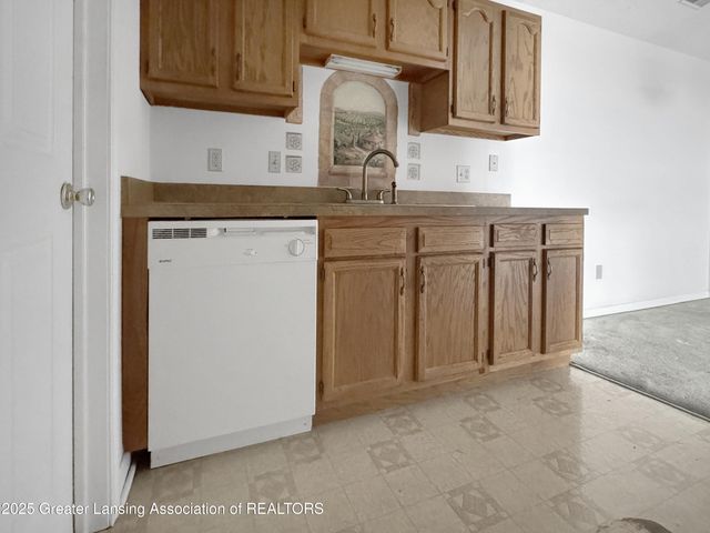 322 Pere Marquette Drive 15, Lansing, MI 48912