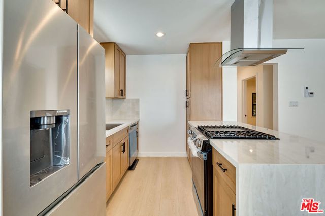 926 N Spaulding Avenue 8, West Hollywood, CA 90046