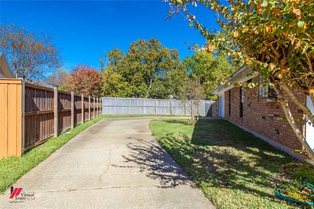 1407 Edgemont Circle, Bossier City, LA 71111