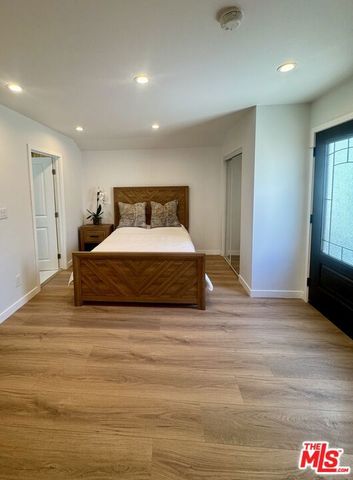 132 N CARSON Road A, Beverly Hills, CA 90211