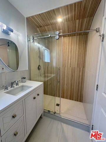 132 N CARSON Road A, Beverly Hills, CA 90211