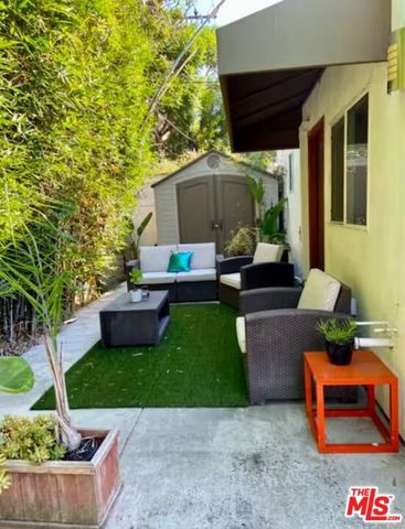 132 N CARSON Road A, Beverly Hills, CA 90211