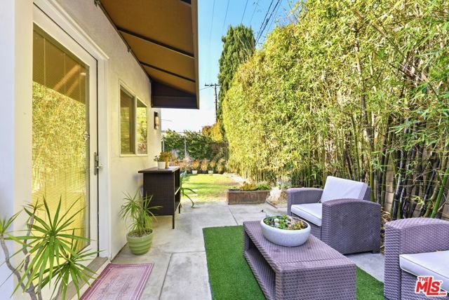 132 N CARSON Road A, Beverly Hills, CA 90211