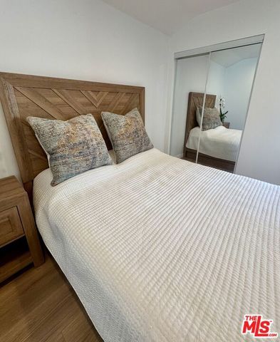 132 N CARSON Road A, Beverly Hills, CA 90211