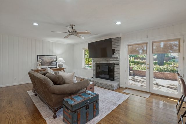 3866 Medallion Lane, Dallas, TX 75229