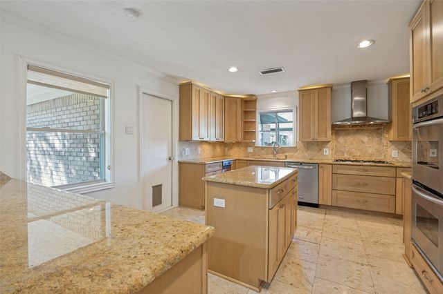 3866 Medallion Lane, Dallas, TX 75229