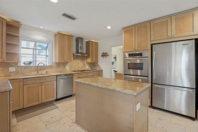 3866 Medallion Lane, Dallas, TX 75229