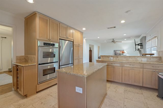 3866 Medallion Lane, Dallas, TX 75229