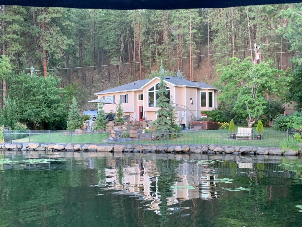 6627C Thomas Ln, Nine Mile Falls, WA 99026 photo 2
