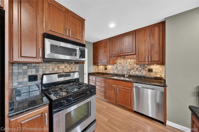 36040 Ladywood Street, Livonia, MI 48154