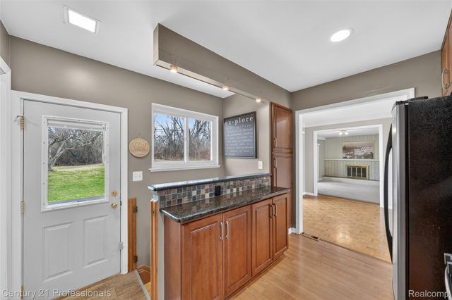 36040 Ladywood Street, Livonia, MI 48154