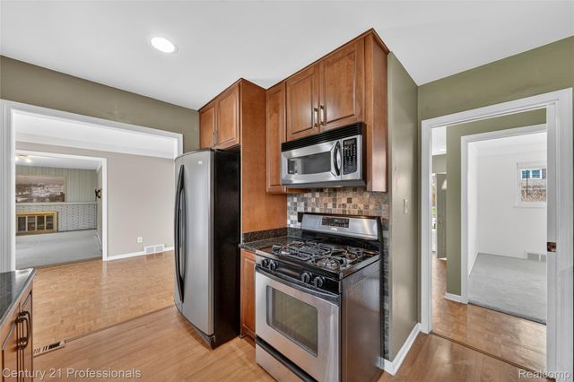 36040 Ladywood Street, Livonia, MI 48154