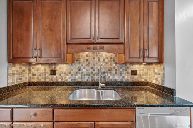 36040 Ladywood Street, Livonia, MI 48154