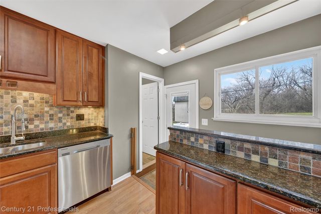 36040 Ladywood Street, Livonia, MI 48154