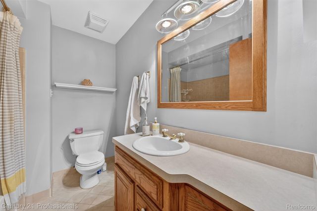 36040 Ladywood Street, Livonia, MI 48154