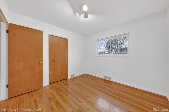 36040 Ladywood Street, Livonia, MI 48154