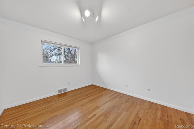 36040 Ladywood Street, Livonia, MI 48154