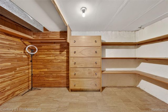 36040 Ladywood Street, Livonia, MI 48154