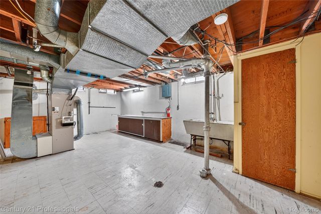 36040 Ladywood Street, Livonia, MI 48154