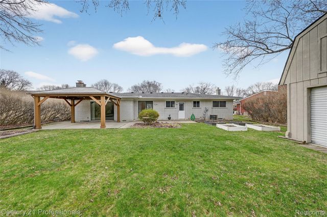 36040 Ladywood Street, Livonia, MI 48154