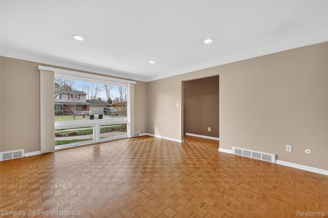 36040 Ladywood Street, Livonia, MI 48154