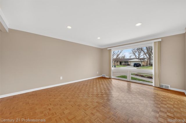 36040 Ladywood Street, Livonia, MI 48154