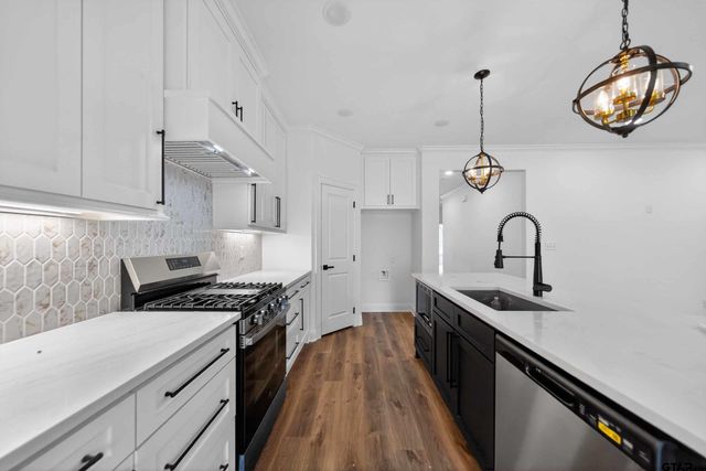 3045 Guinn Farms Rd, Tyler, TX 75707