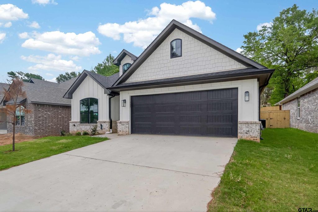 3045 Guinn Farms Rd, Tyler, TX 75707