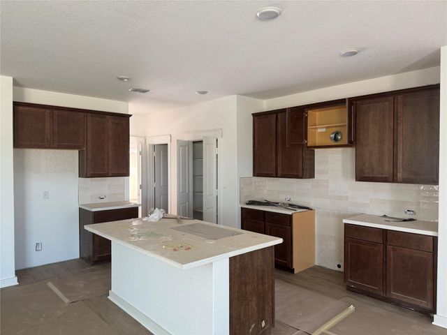 500 Quail Convey DR, Jarrell, TX 76537