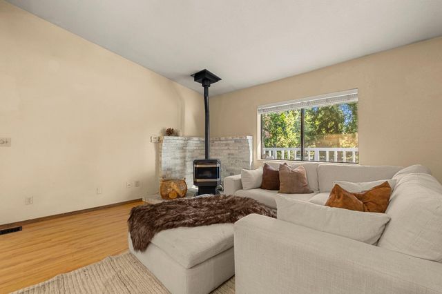 5603 Sierra Springs Dr, Pollock Pines, CA 95726