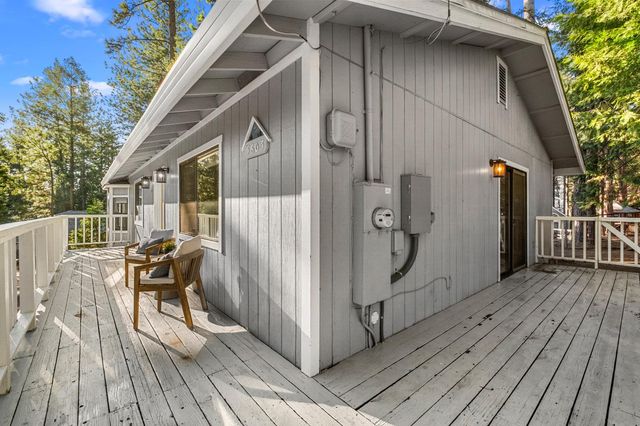 5603 Sierra Springs Dr, Pollock Pines, CA 95726