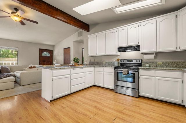 5603 Sierra Springs Dr, Pollock Pines, CA 95726