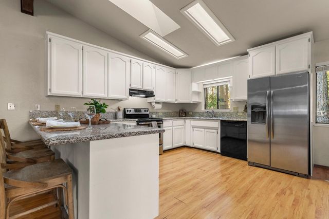 5603 Sierra Springs Dr, Pollock Pines, CA 95726