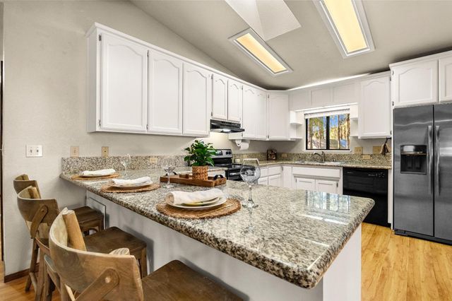 5603 Sierra Springs Dr, Pollock Pines, CA 95726