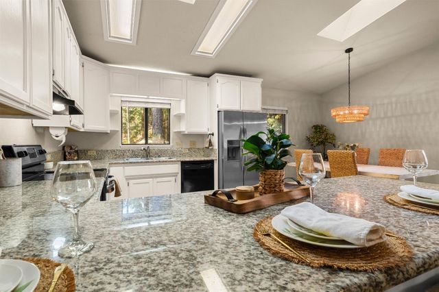 5603 Sierra Springs Dr, Pollock Pines, CA 95726