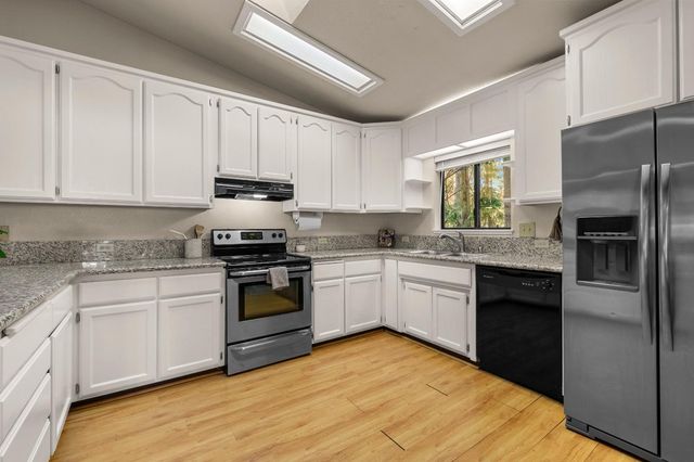 5603 Sierra Springs Dr, Pollock Pines, CA 95726