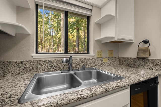 5603 Sierra Springs Dr, Pollock Pines, CA 95726