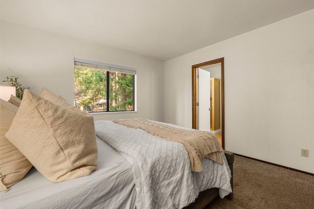 5603 Sierra Springs Dr, Pollock Pines, CA 95726