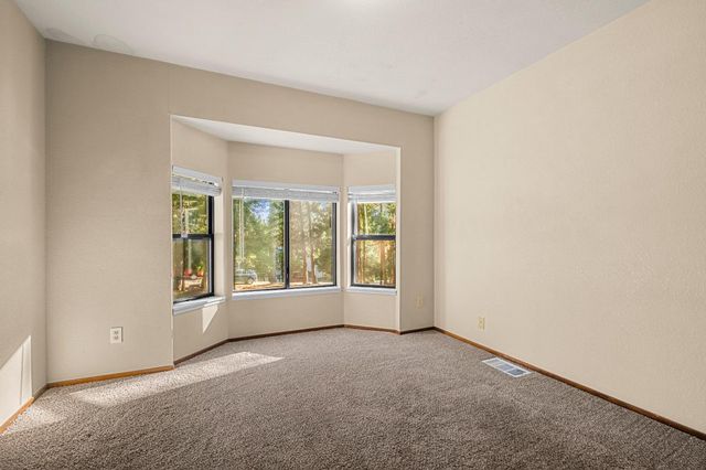 5603 Sierra Springs Dr, Pollock Pines, CA 95726