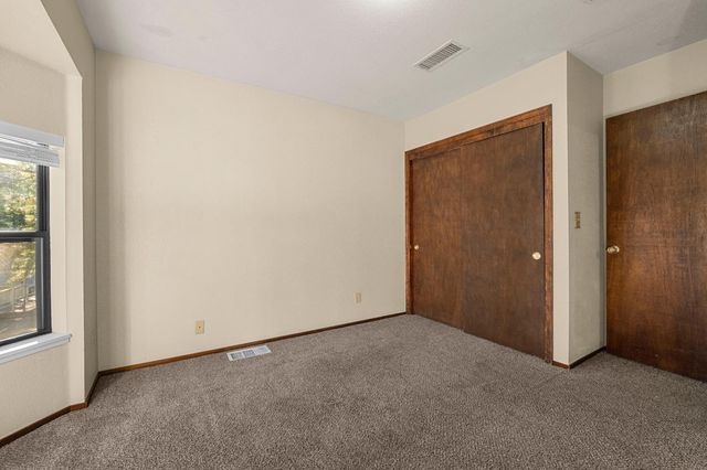 5603 Sierra Springs Dr, Pollock Pines, CA 95726