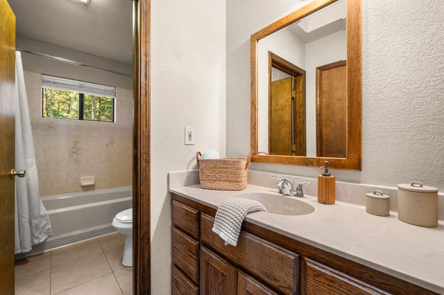 5603 Sierra Springs Dr, Pollock Pines, CA 95726