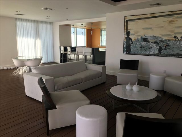 55 SE 6th St 3304, Miami, FL 33131