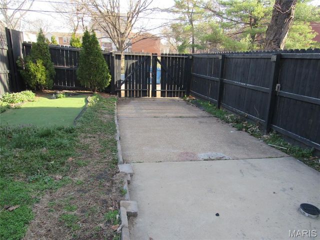 925 Morrison Avenue, St Louis, MO 63104