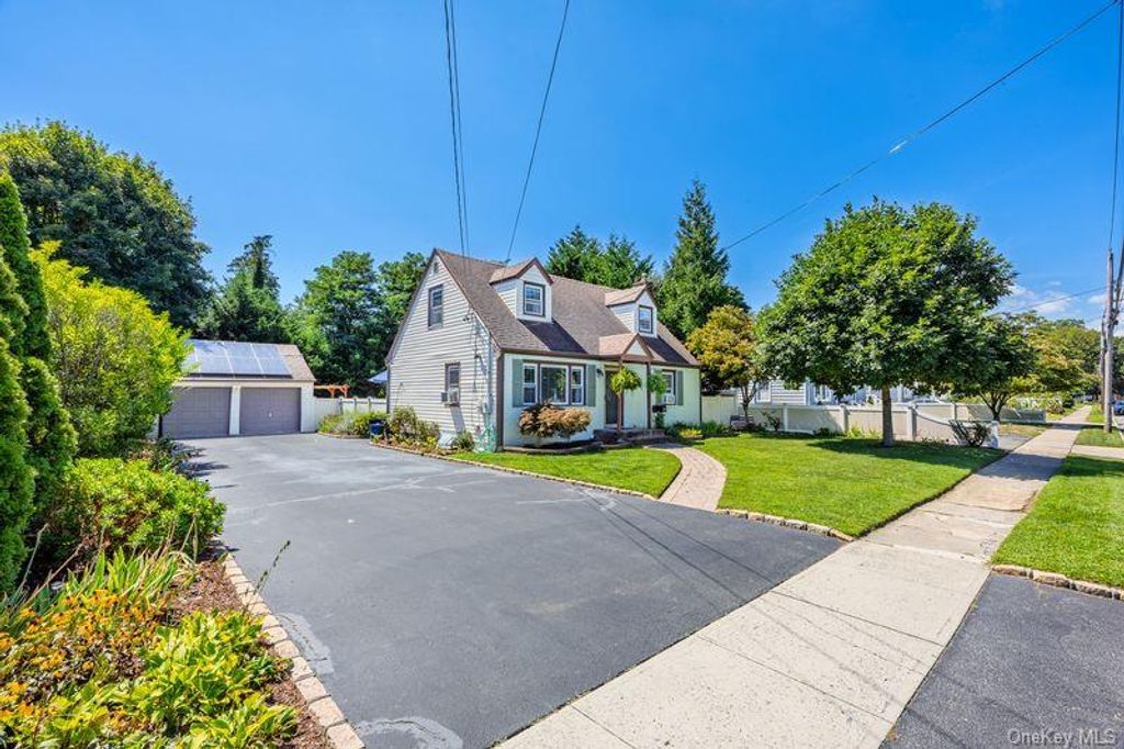 22 Maple Drive, Amityville, NY 11701 — photo 3