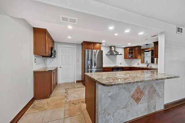 11005 N 27TH STREET, Tampa, FL 33612