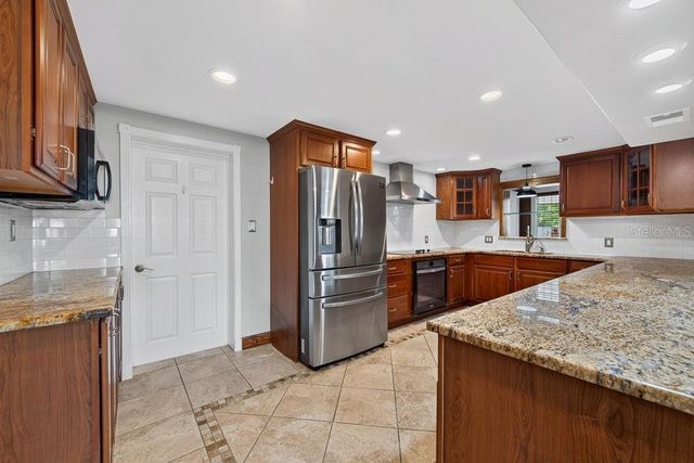 11005 N 27TH STREET, Tampa, FL 33612