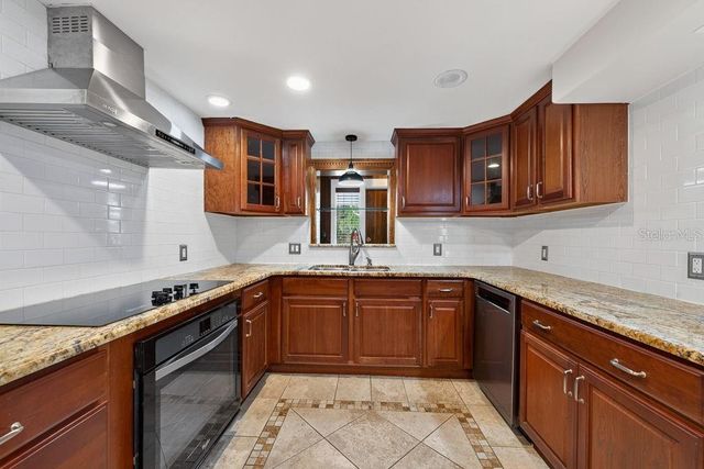 11005 N 27TH STREET, Tampa, FL 33612