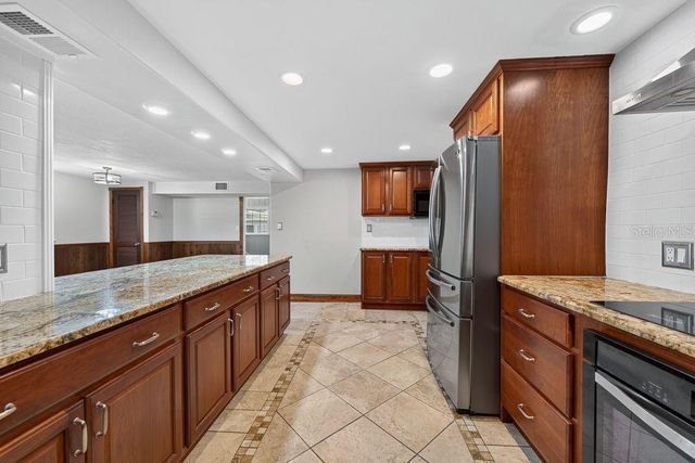 11005 N 27TH STREET, Tampa, FL 33612